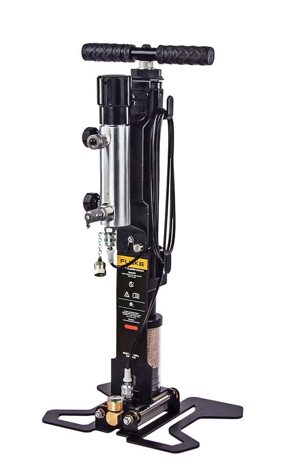 Fluke Calibration 700HPPKNPT Pneumatic Test Pump Kit with Manifold from ColeParmer United Kingdom